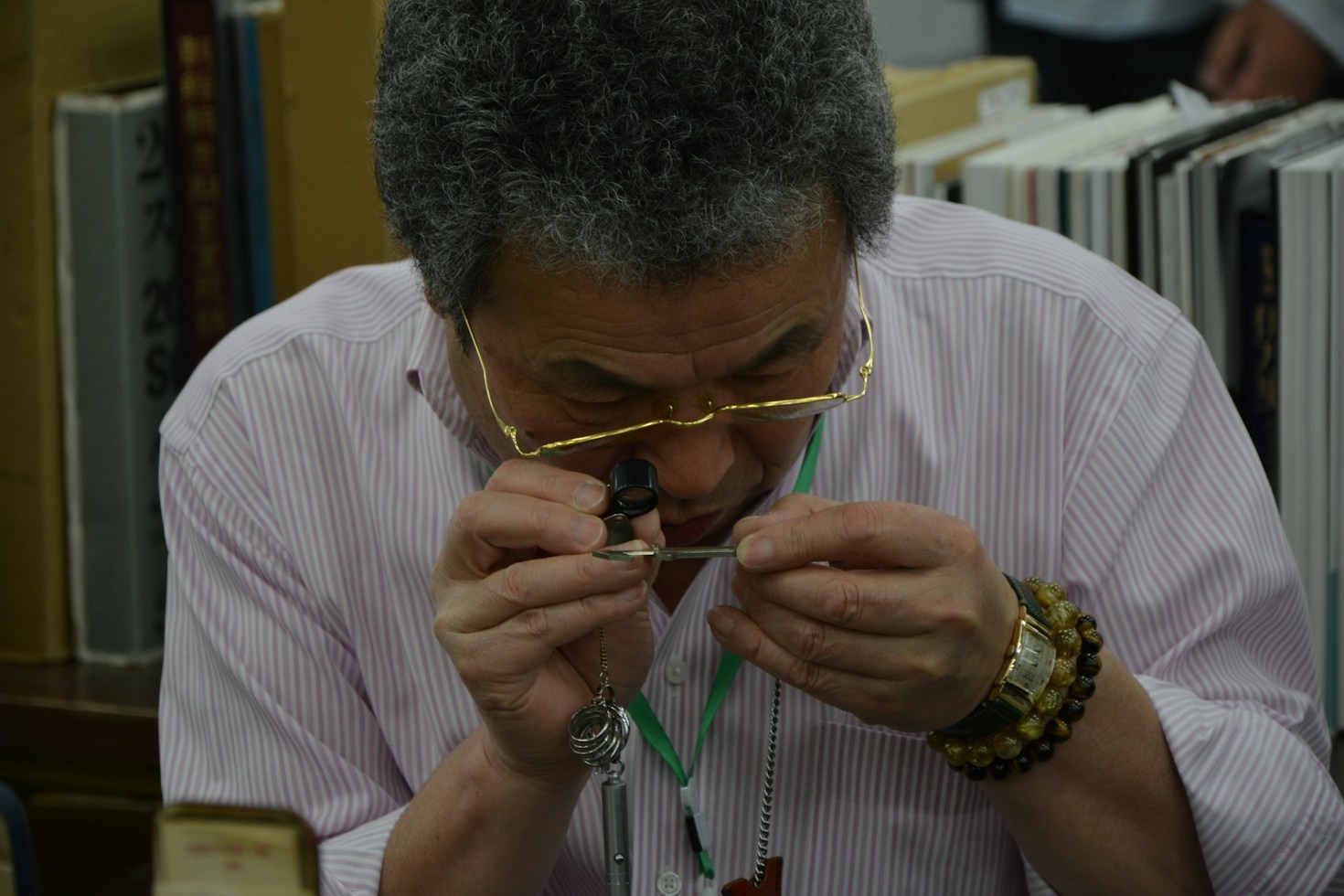 Dietro le quinte: la catalogazione dell’archivio paterno